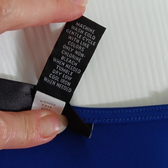 INC COLD SHOULDER SIZE L - Picture 6 of 6